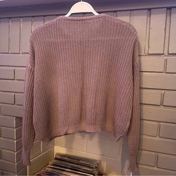 Brandy Melville Cropped Knit Sweater - Picture 3 of 9